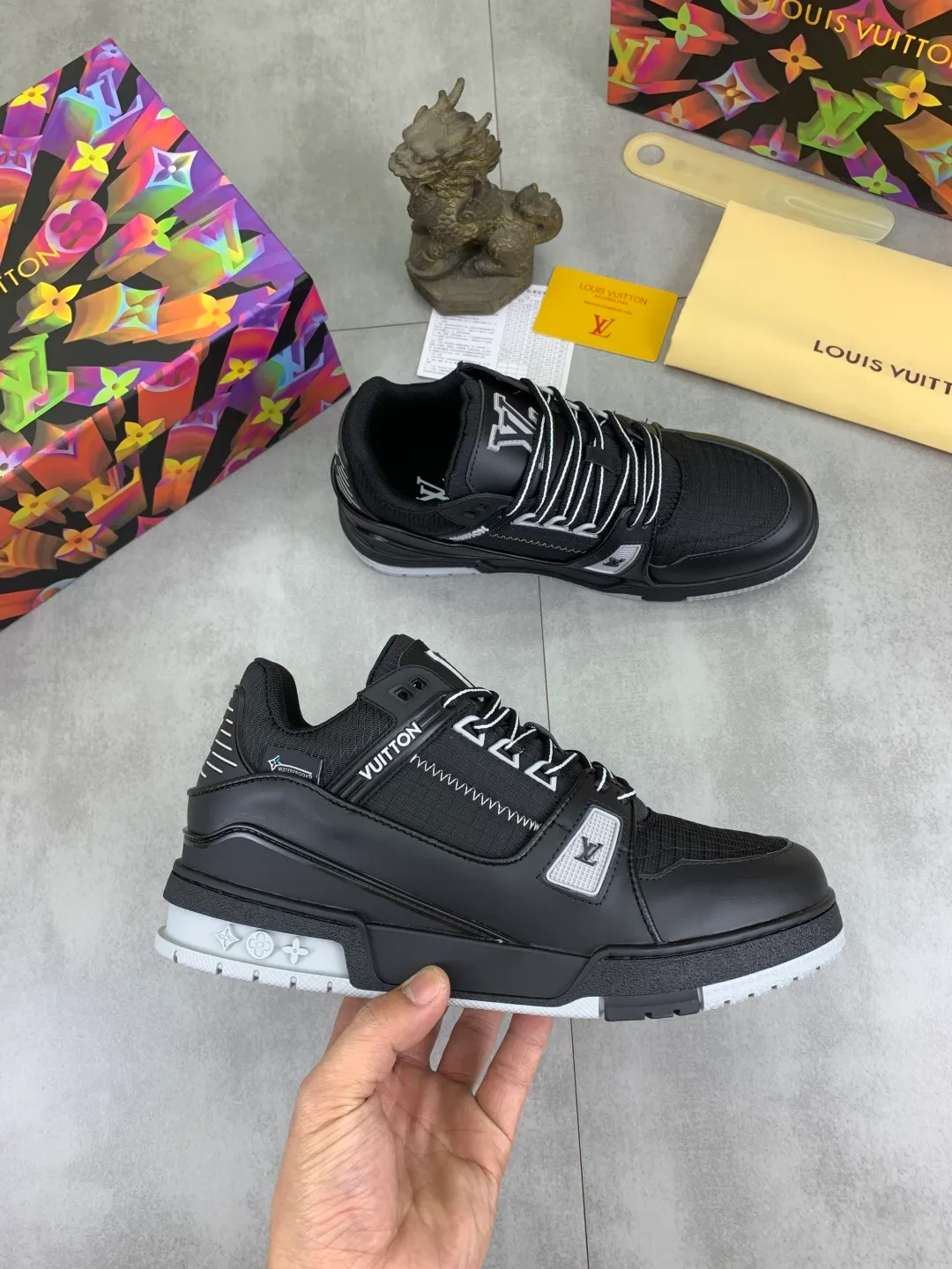 Men's men's shoes 💰P580 New style 💰💎💎Latest color High version 2025Louis*Vuitto* LV Traine Catwalk TRAINER outsole and fabric private model A shoe that definitely costs a lot of money and effort. This series was designed after the arrival of Vifgil. It is favored by many fans every season. Original TPU outsole Original packaging Color: black Available in white (available from stock, super fast shipping) Code number: 35-46